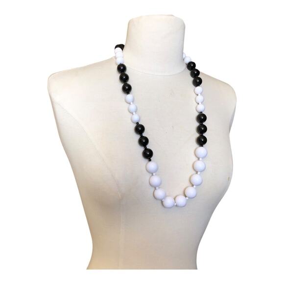 Vintage 1980’s Monet Lucite Black and White Bead Necklace Gold Toned Clasp - Picture 2 of 9